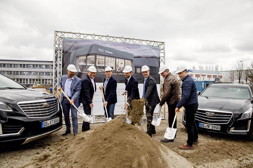 Pressemitteilung: Erster Spatenstich für neues Autohaus